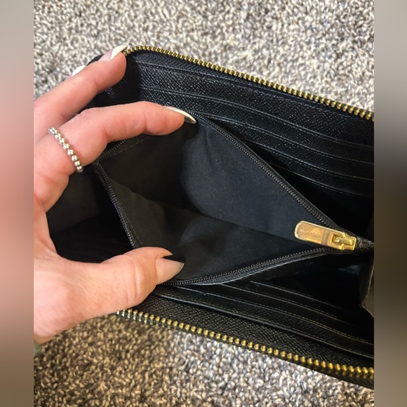 COACH ACCORDION ZIP WALLET IN CROSSGRAIN LEATHER - Picture 6 of 12